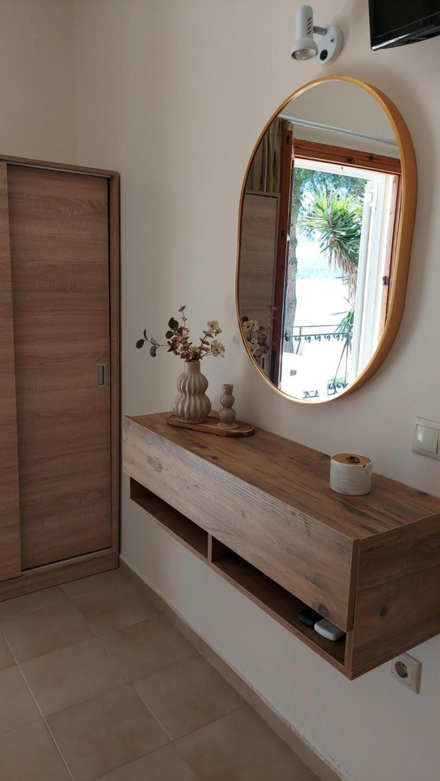Sea Breeze Apartments Ликсури Екстериор снимка